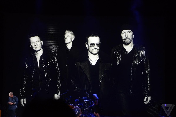 U2现场演唱会精彩瞬间回顾-第3张图片-www.211178.com_果博福布斯